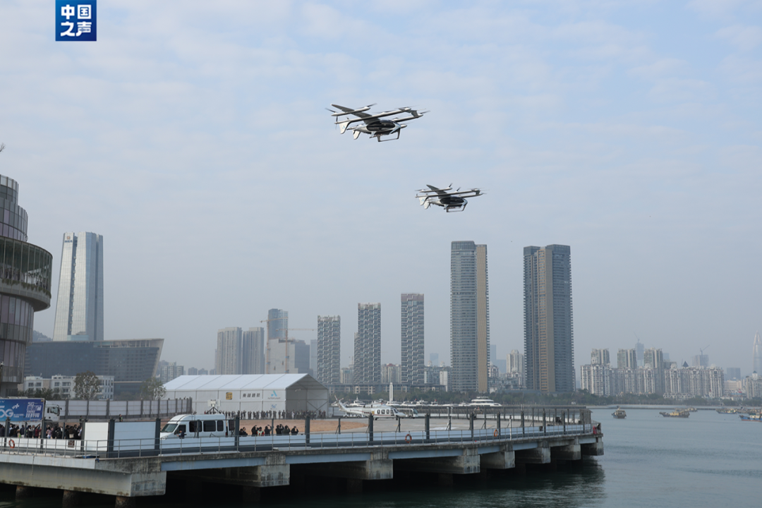首飛成功！“空中出租車”繪就上海智慧交通新圖景